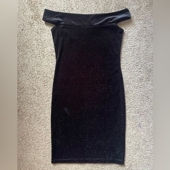 Forever 21 Dresses & Skirts - Forever 21 black & silver sparkle velvet off the shoulder mini dress size medium
